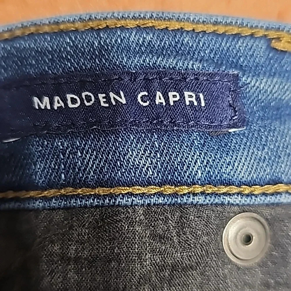Chaps Denim Leaf Print Capris. Madden capri - Picture 14 of 14
